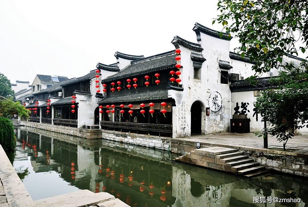 现在送快递都这么有钱吗,快递员竟开着宾利送快递,门卫大妈看呆-中文问答网站